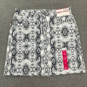 NEW! Arizona Jean Co Mini Skirt $39 Snake Print Black & White Cotton Blend Size7